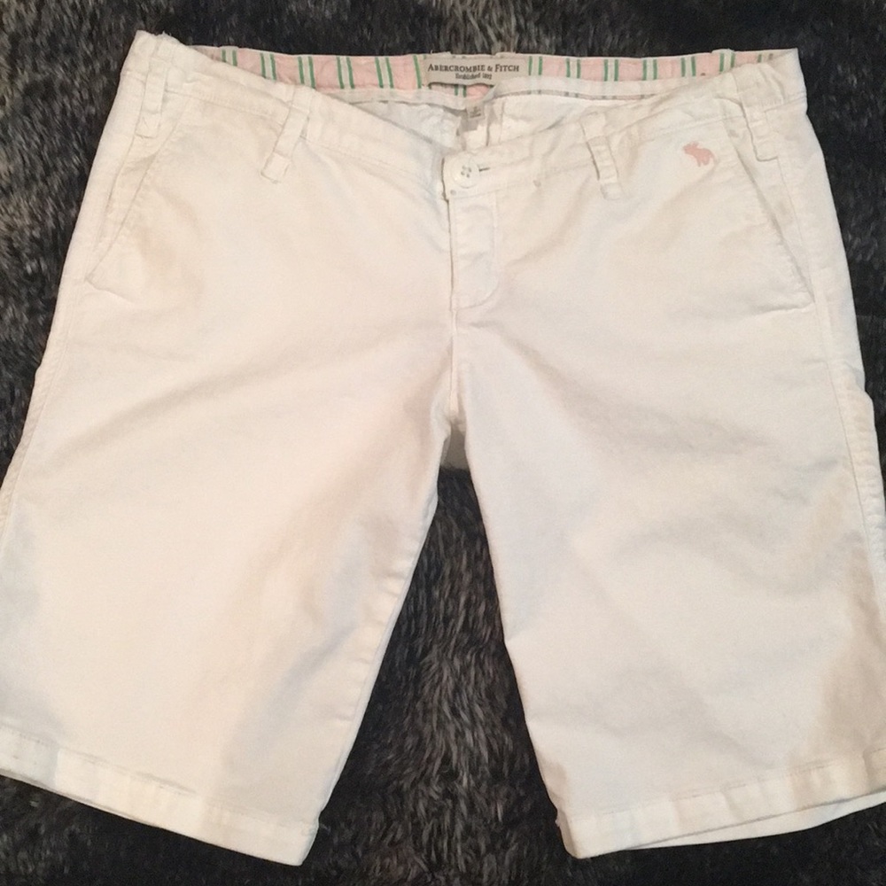 EUC! Abercrombie&Fitch white Bermuda shorts.